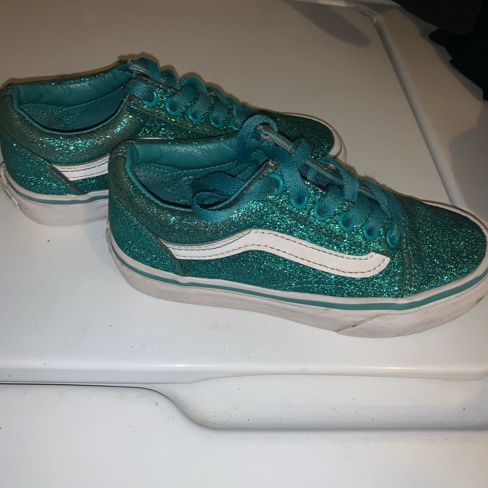 Vans - Picture 3 of 5